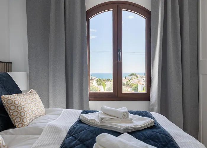 Luxury House With Private Heated Pool In Nerja! Dom wakacyjny *