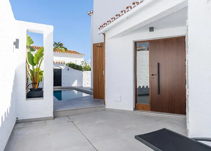 Luxury House With Private Heated Pool In Nerja! 네르하